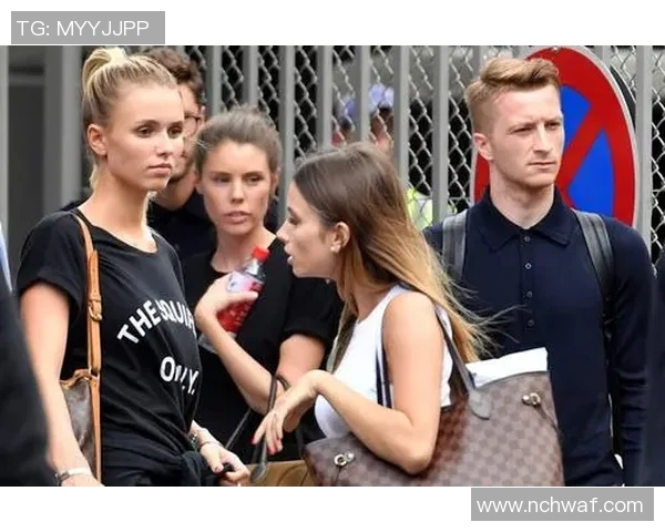 足球明星女友身高大揭秘:她们是如何与偶像并肩而立的